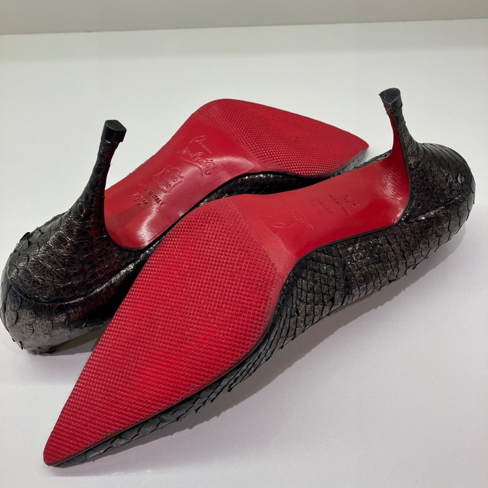 SHOES - Picture 4 of 6